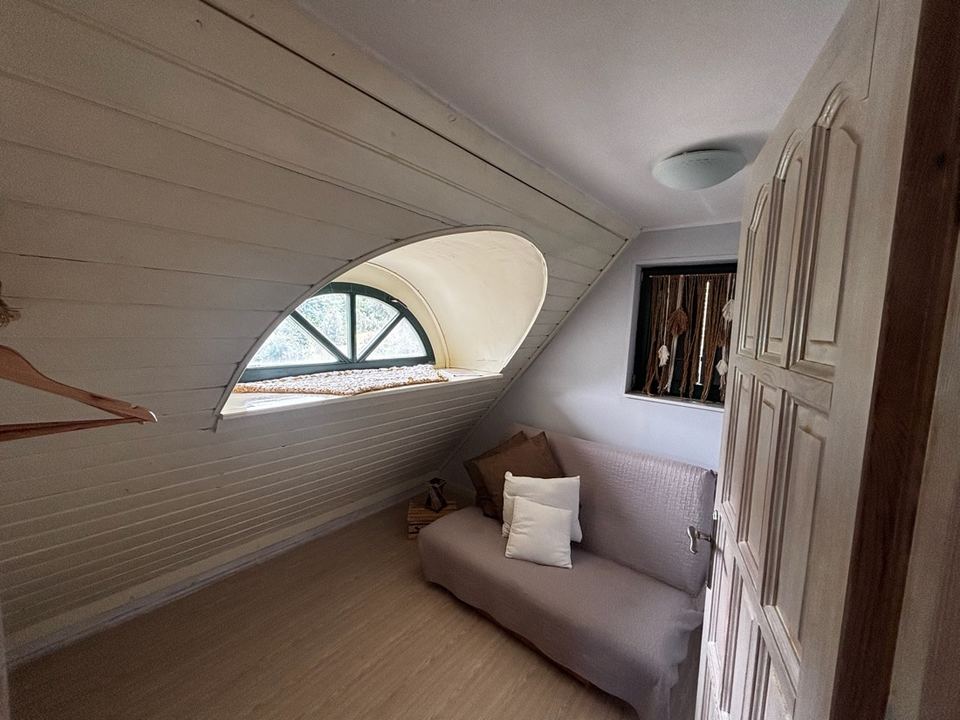 Attic single room with futon