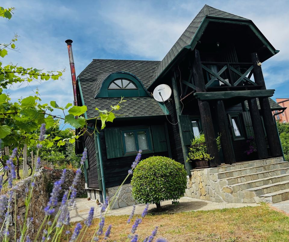 Front of the Villa Victoria B&B wooden house
